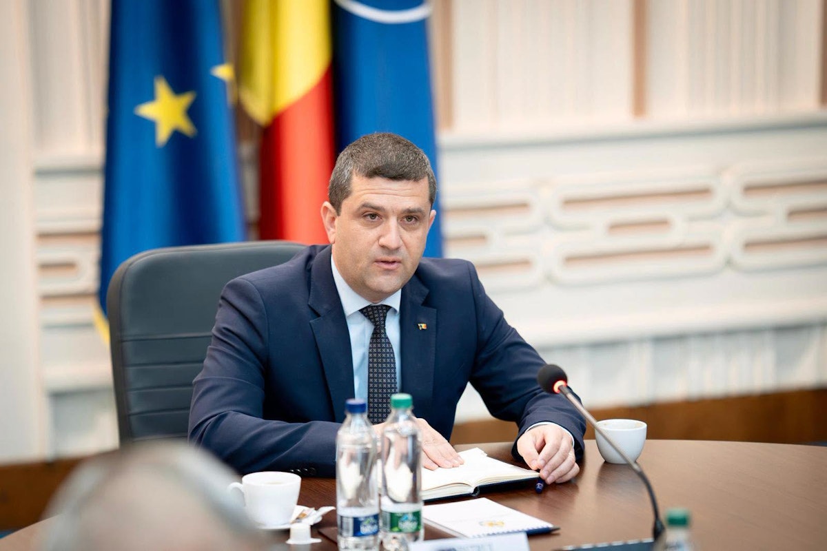 Ministrul Transporturilor cere verificări la CFR după trenurile fără aer condiționat și blocajul garniturilor noi