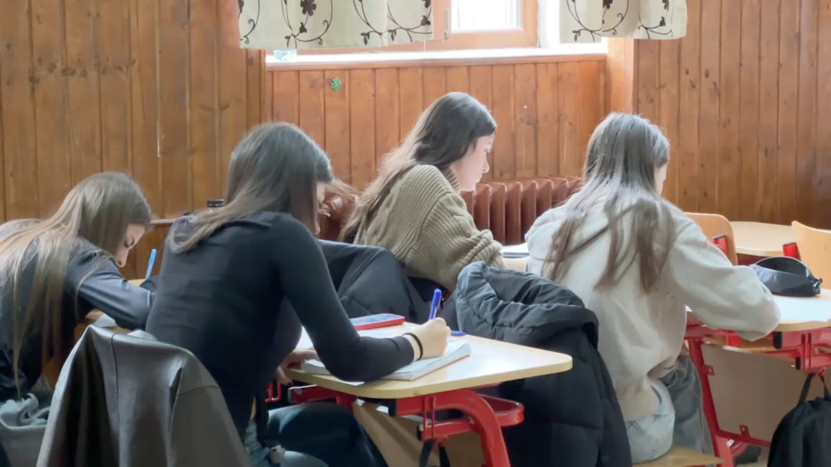 Stimulente financiare pentru elevii cu media 10 la Bacalaureat și Evaluarea Națională