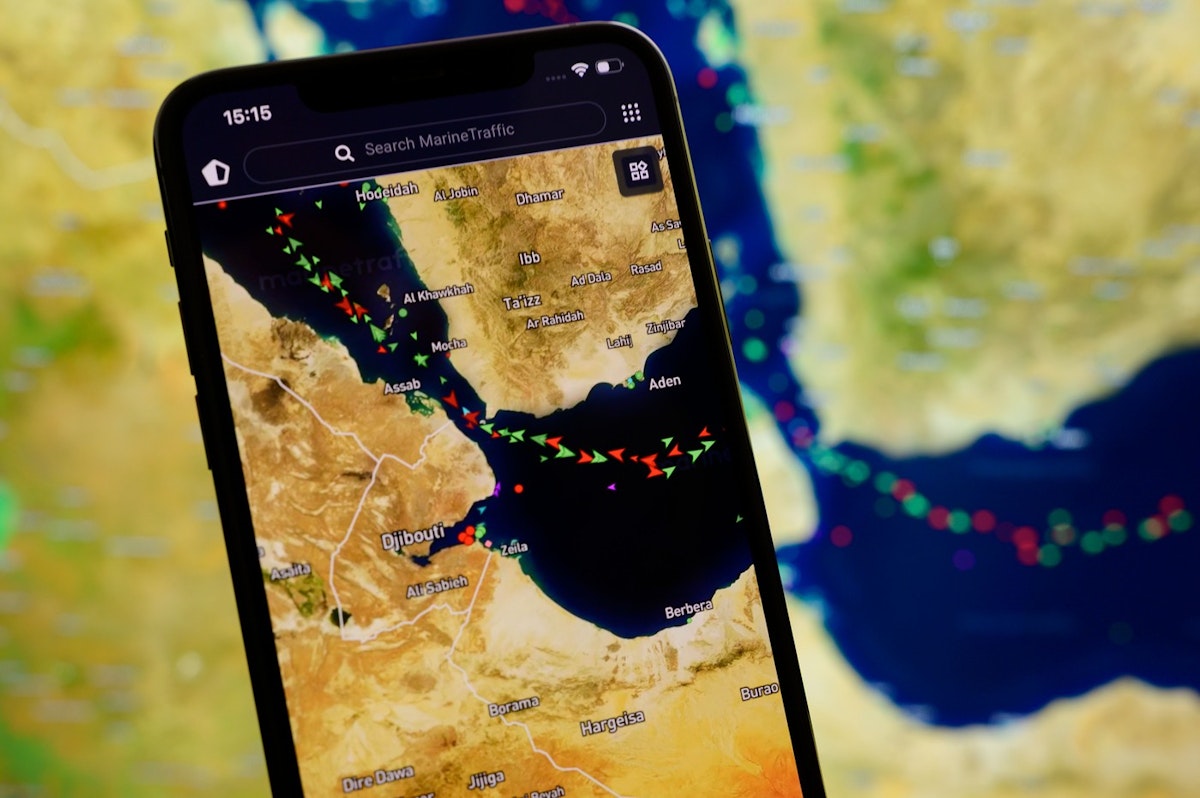 O navă de marfă a fost atacată în Marea Roșie, risc major pentru traficul comercial