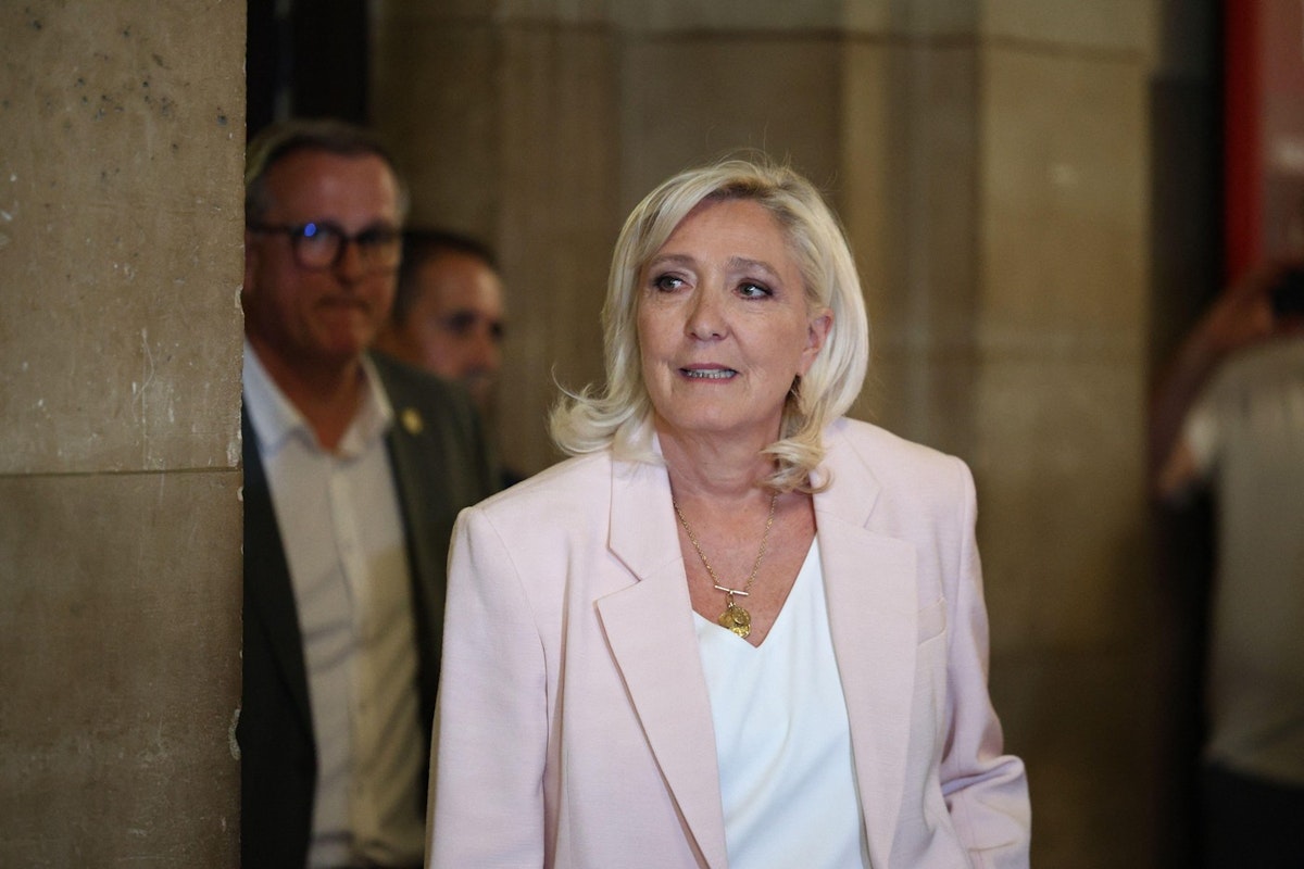 Marine Le Pen, condamnată la trei ani de închisoare, dintre care unul cu supraveghere electronică la domiciliu
