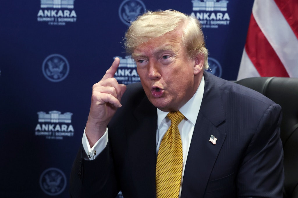Trump critică NATO și anunță stoparea schimburilor comerciale cu Spania