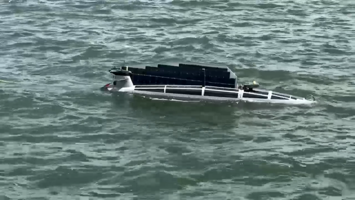 România testează în Marea Neagră un robot autonom capabil să detecteze drone și mine marine
