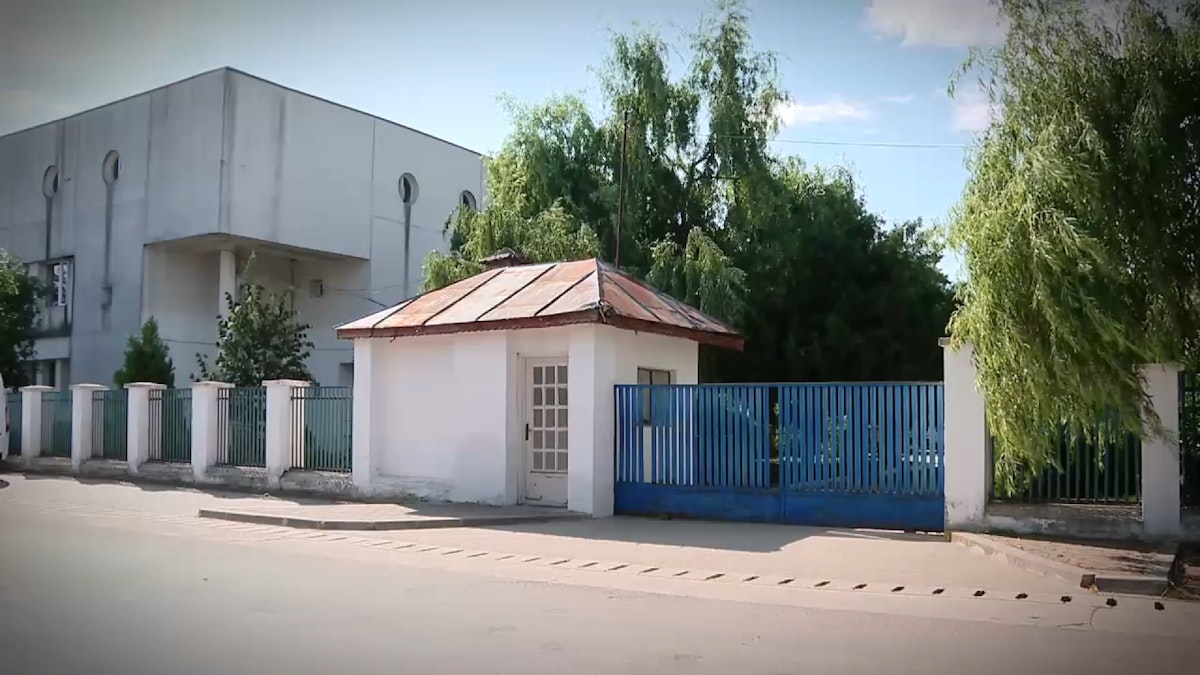 Oameni din azilele lui Viorel Pașca, mutați de două ori într-o săptămână; CJ Giurgiu a refuzat accesul jurnaliștilor în centrul din Tântava
