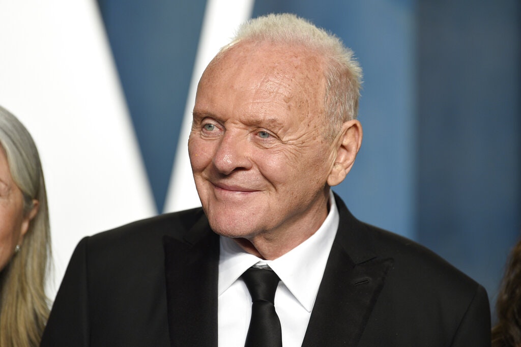 Sir Anthony Hopkins semnează un contract muzical și lansează primul său single la 88 de ani