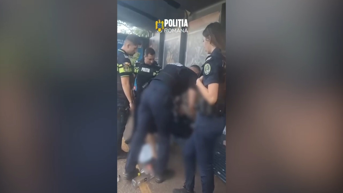 Călători amenințați cu cuțitul într-o stație din București; agresorul internat la Psihiatrie