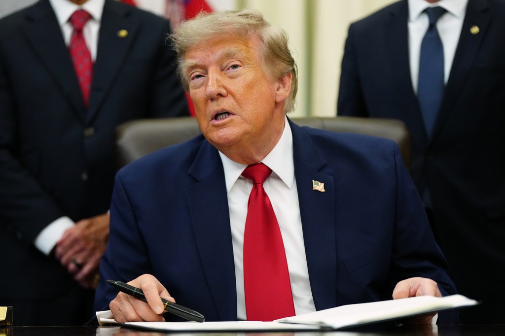 Trump confirmă războiul SUA cu Iranul și impunerea taxei asupra navelor din Strâmtoarea Ormuz