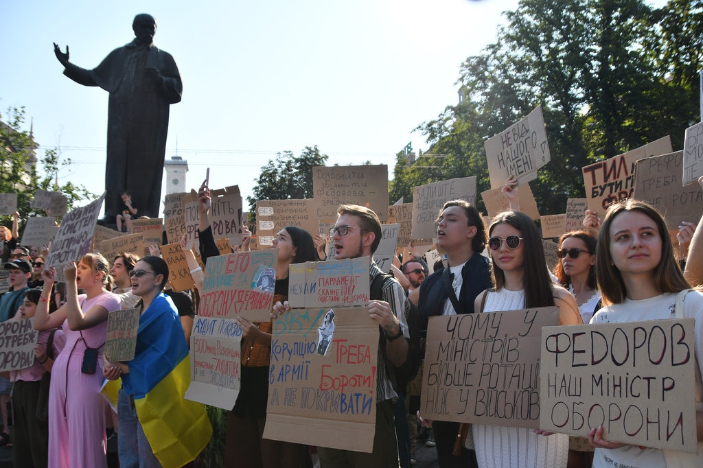 Ministrul demis al Apărării din Ucraina cere schimbarea conducerii armatei