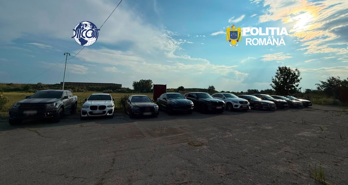 DIICOT a confiscat bani, săbii și mașini de lux la clanul Buricea din Brăila