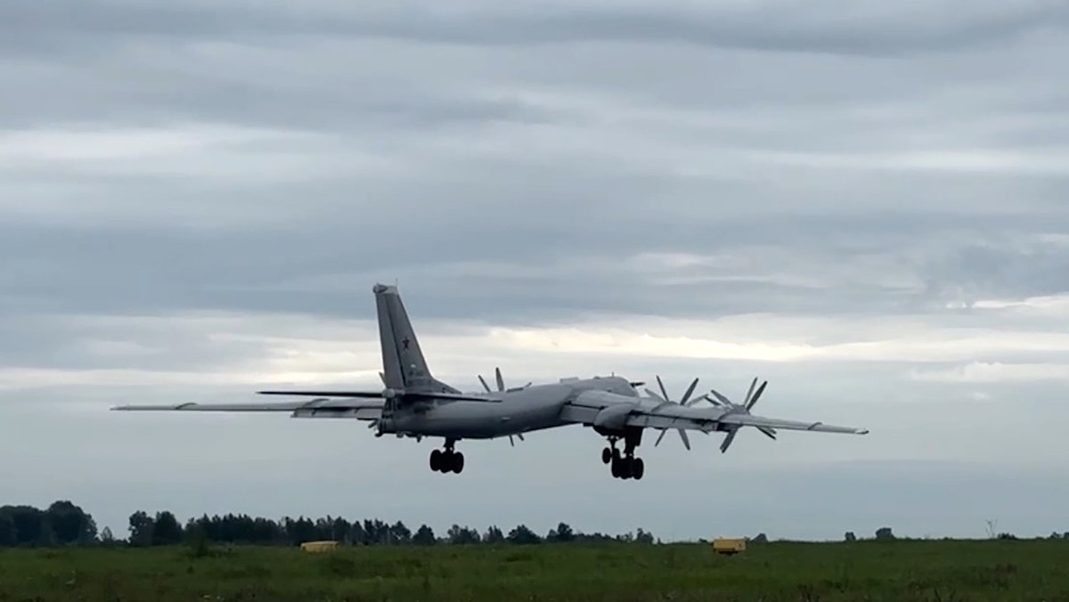 Ucraina anunță distrugerea unui bombardier strategic rusesc Tu-95 de către SBU