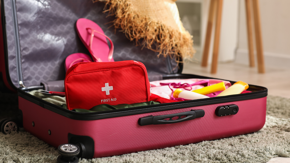 Trusa medicală de vacanță: ce trebuie să conțină pentru o călătorie în siguranță