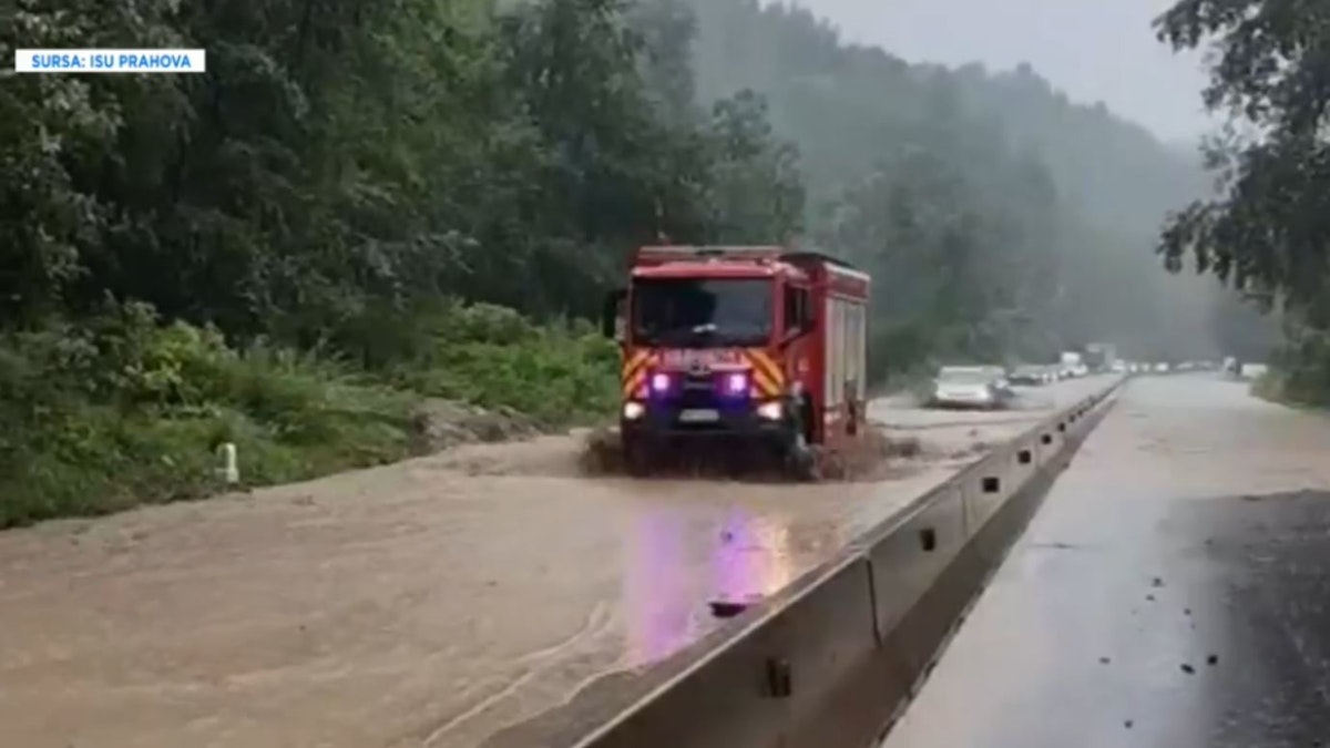 Inundații și viituri afectează Valea Prahovei, armata intervine