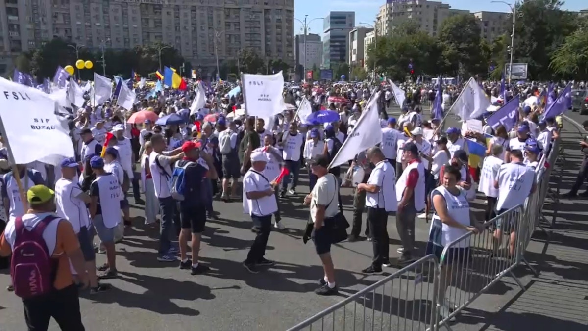 Aparatul bugetar din România redus cu sub 3%, educația afectată sever
