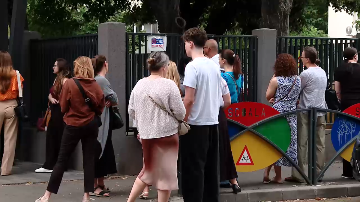 Admitere 2026. De ce s-a intrat cu medii mai mici la liceele de elită din țară. Din 2027, liceele ar putea organiza examene de admitere separat