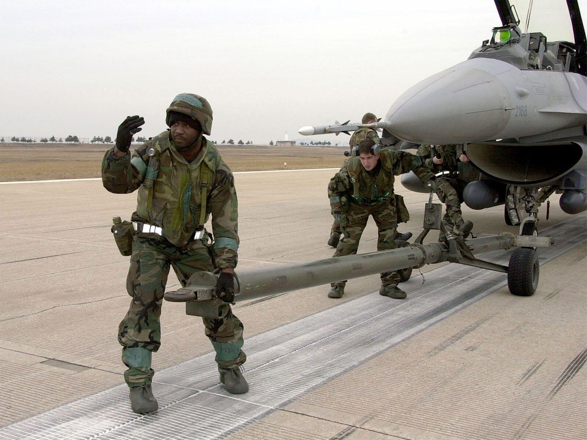 Costul rachetei AIM-9 Sidewinder folosite la doborârea dronei de la Buzău