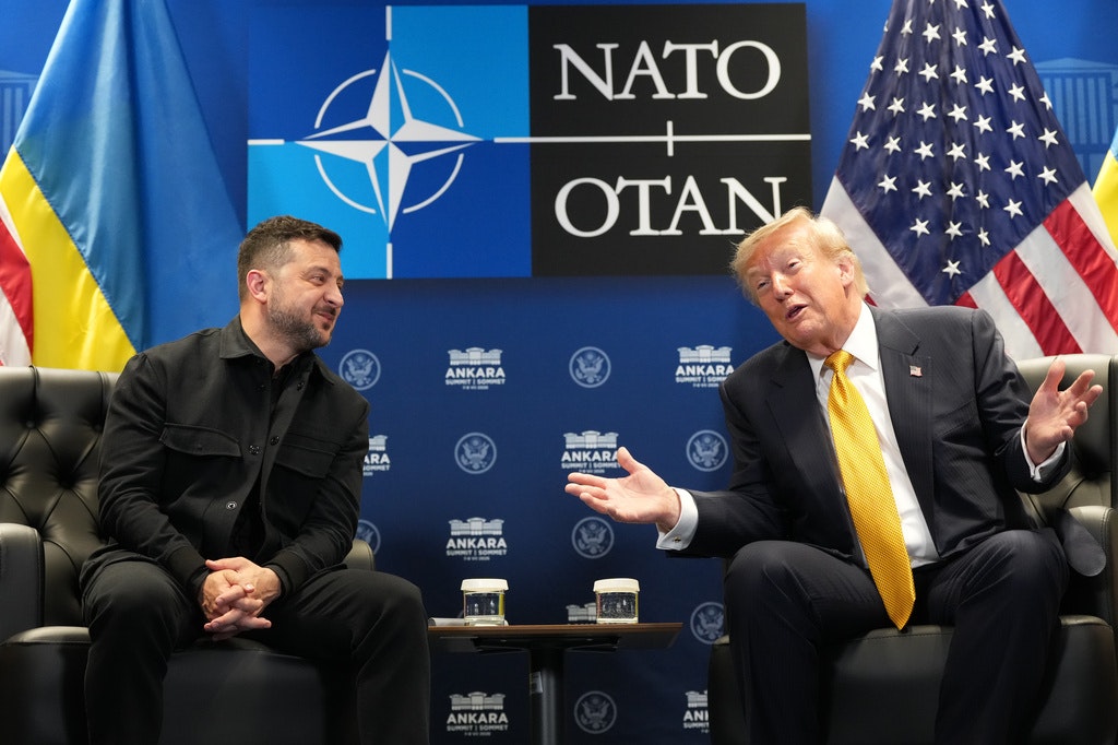 Donald Trump și Volodimir Zelenski se întâlnesc la Casa Albă, într-un context tensionat și cu divergențe