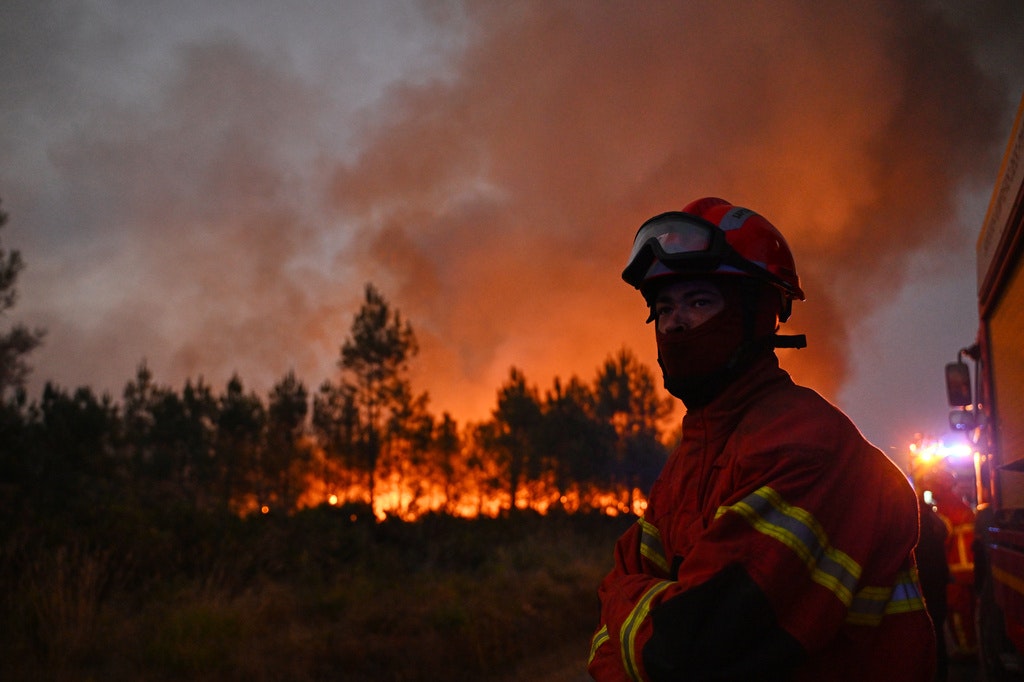 Incendiile din Franța forțează evacuarea a mii de persoane și afectează economia locală