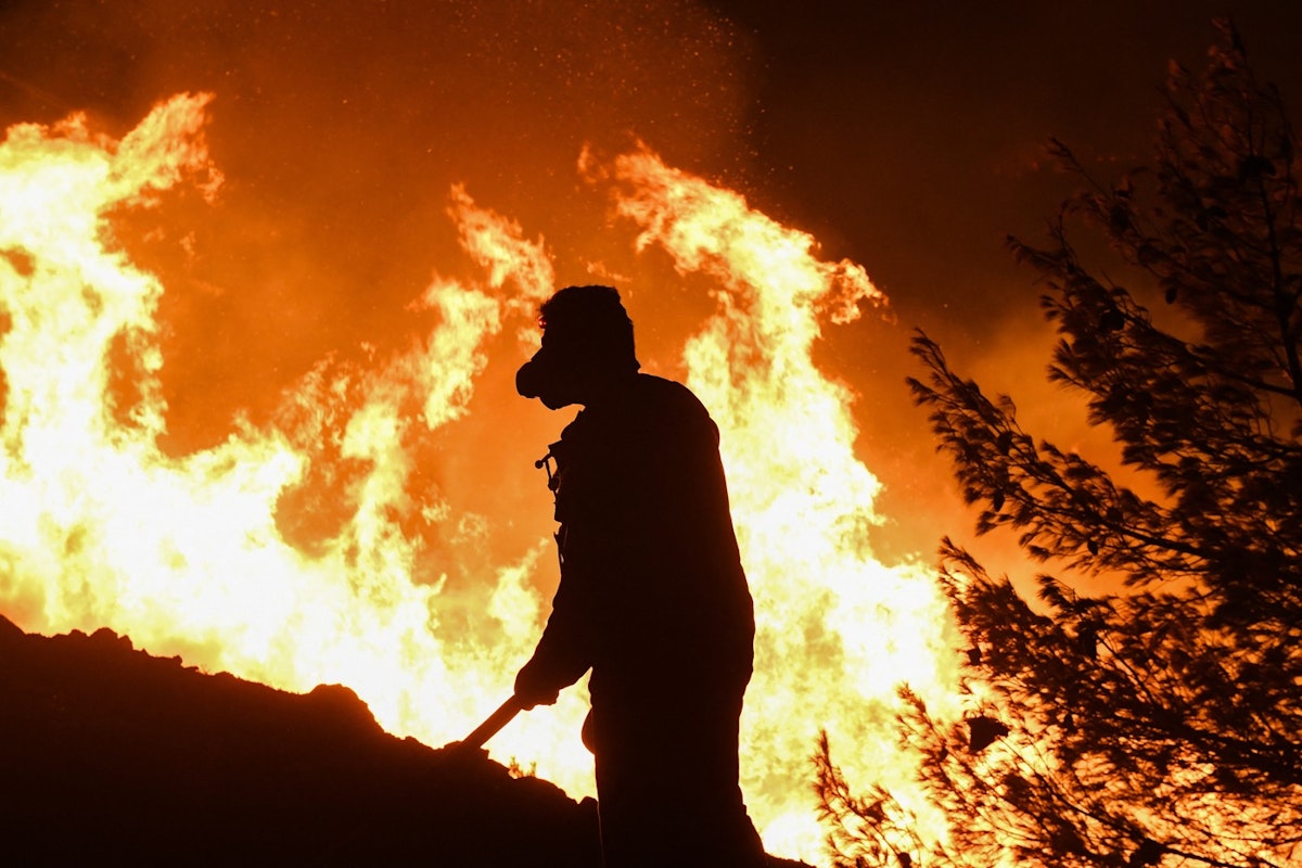 Incendiu puternic pe insula grecească Paros, evacuări în curs