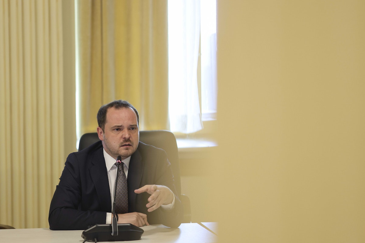 Scandal în Parlament: Ministrul Rogobete a numit-o „epilatoare-șefă” pe Ioana Mihăilă, iar replicile politice au continuat