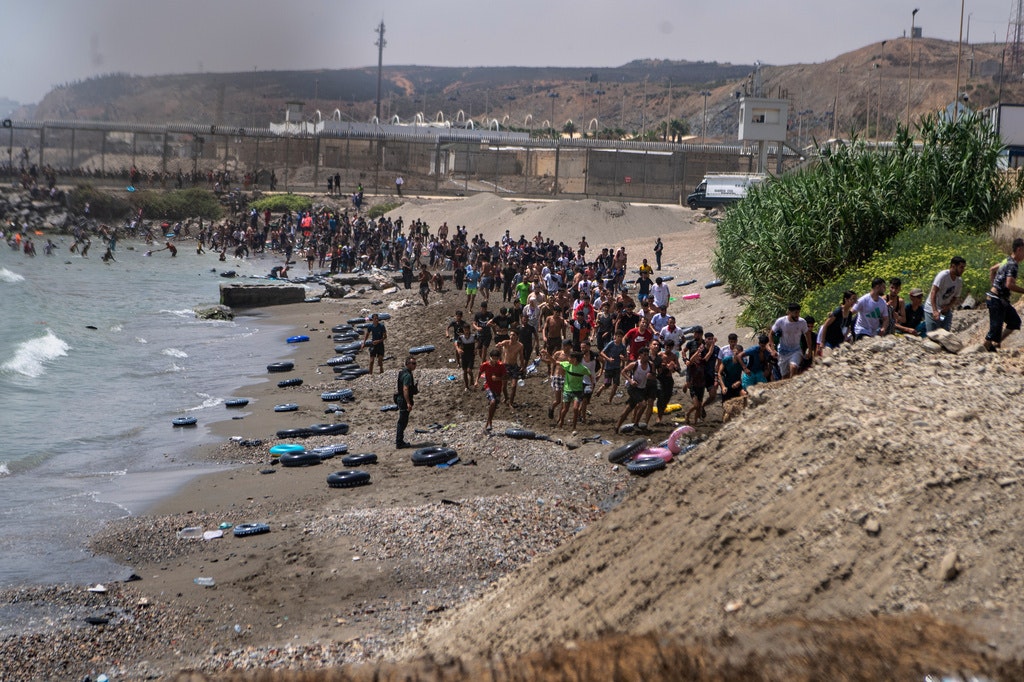 Majoritatea migranților din Ceuta s-au întors deja în Maroc, spune ministrul spaniol