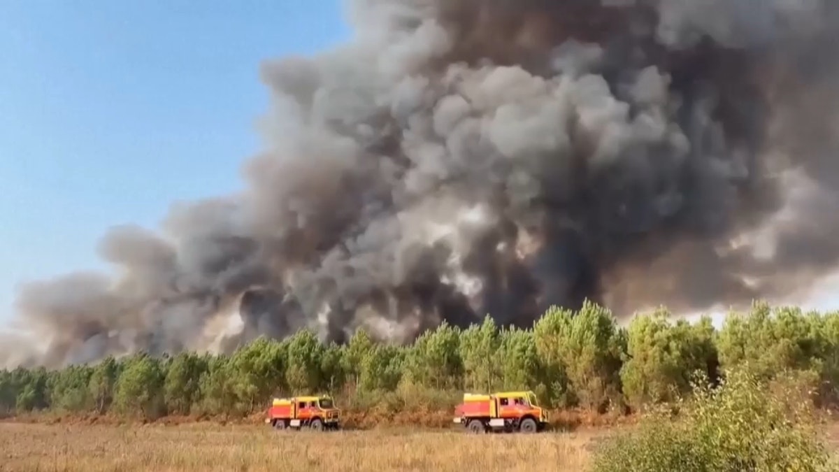 Studiu: Schimbările climatice amplifică riscul incendiilor de vegetație în Spania și Franța