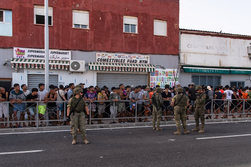 Criza migranților din Ceuta: 67 de morți, Spania închide complet intrările și instalează bariere