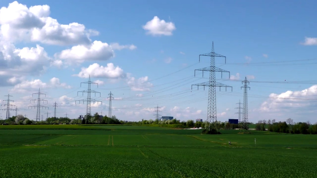 România în stare de alertă energetică: iluminatul public redus la Iași, import de energie nucleară din Ucraina