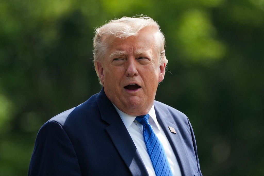 Trump amână noi atacuri asupra Iranului, în perspectiva unui acord iminent