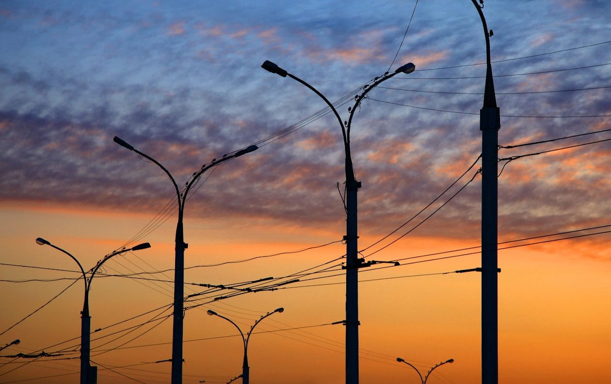 Reducerea iluminatului public și măsuri de economisire a energiei în mai multe orașe românești