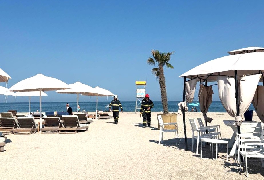 Alertă în Mamaia: turiști au fost scoși din apă din cauza unui obiect suspect