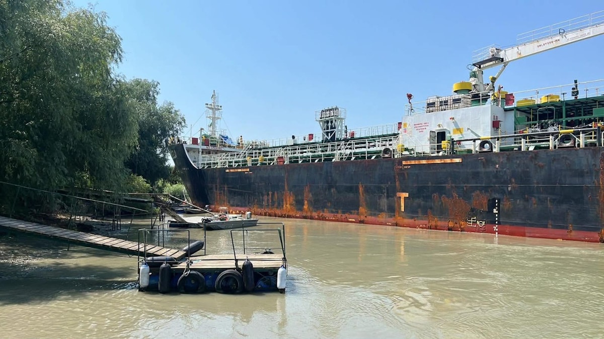 Incident pe Canalul Sulina: O navă încărcată cu bitum a lovit mai multe ambarcațiuni