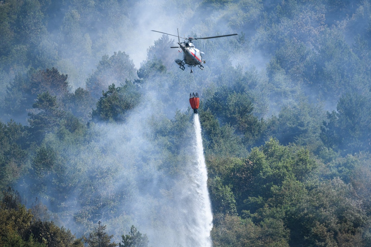 Incendiu puternic lângă Lacul Garda: Evacuări de turiști și localnici