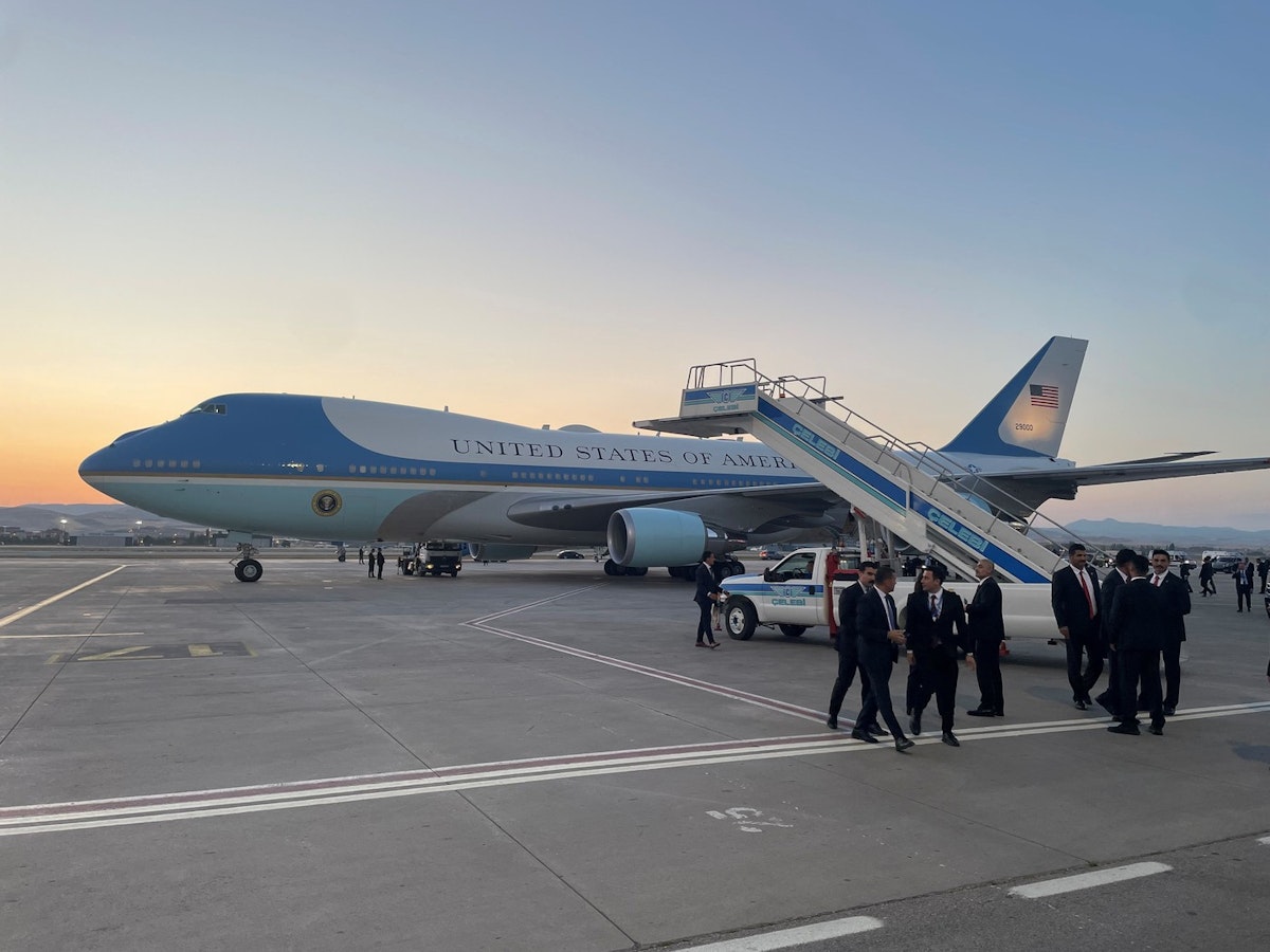Motivul pentru care Donald Trump a fost scos în secret din avionul Air Force One: „O amenințare credibilă cu rachete”