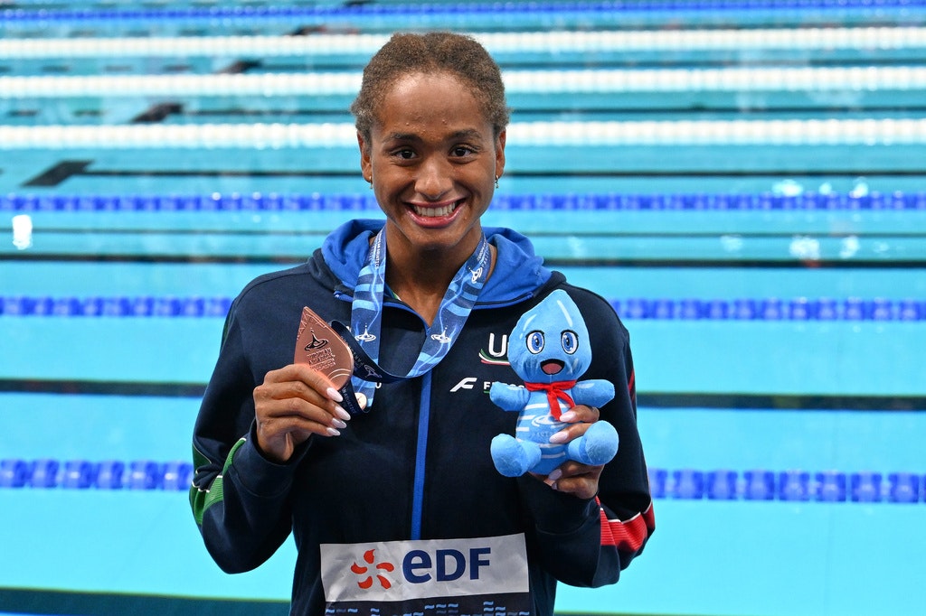 Sara Curtis, două recorduri mondiale în două zile și unul european în iunie. La 19 ani, e numită „Superwoman” de Federația Europeană