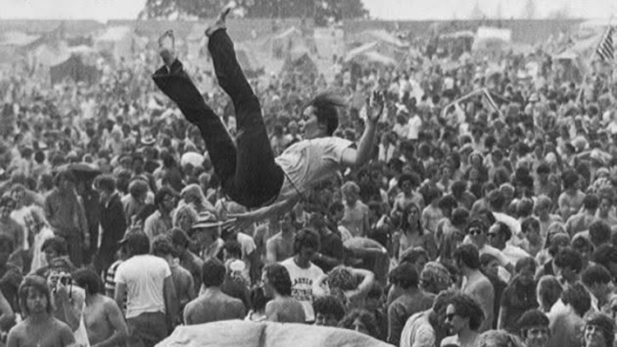 Woodstock, un simbol al anilor ’60 în ciuda problemei logistice
