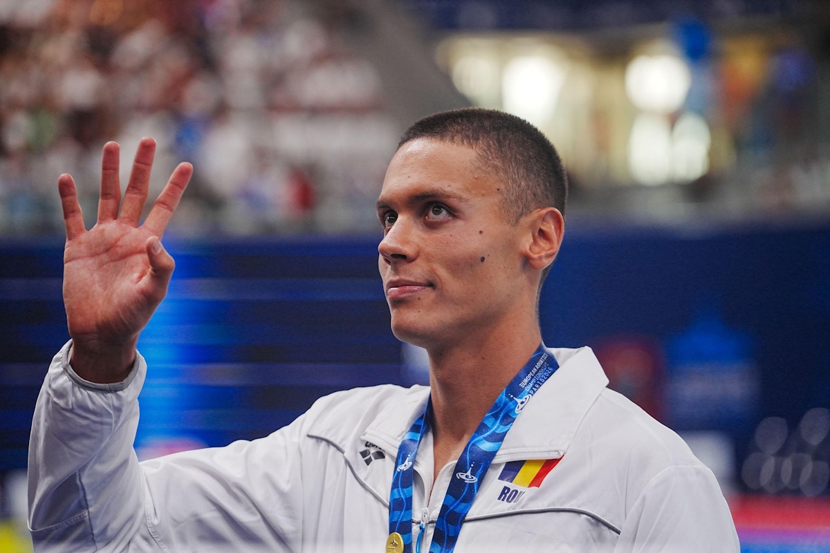 David Popovici revine în România cu două medalii de aur de la Europenele 2026