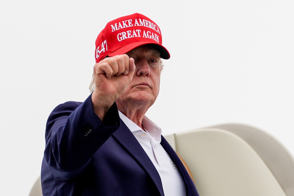 Trump amenință bombardarea Omanului dacă interferează în negocierile SUA-Iran
