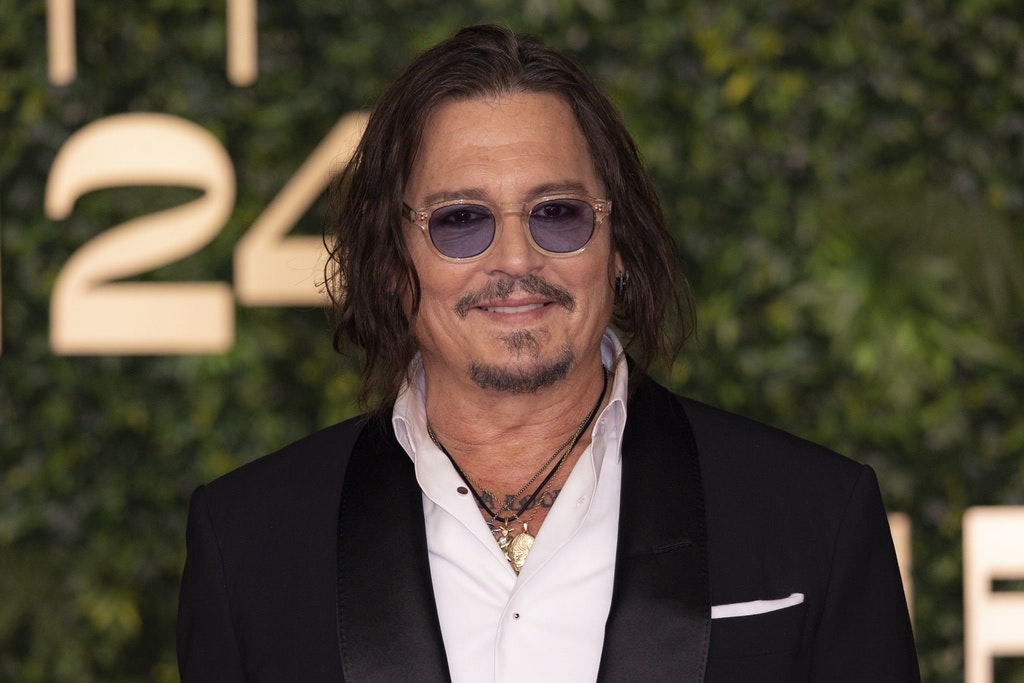 Johnny Depp ar putea reveni în rolul Jack Sparrow în noul film „Pirații din Caraibe”