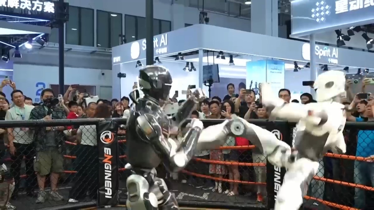 Roboții viitorului: arată emoții, dansează și boxează la Beijing
