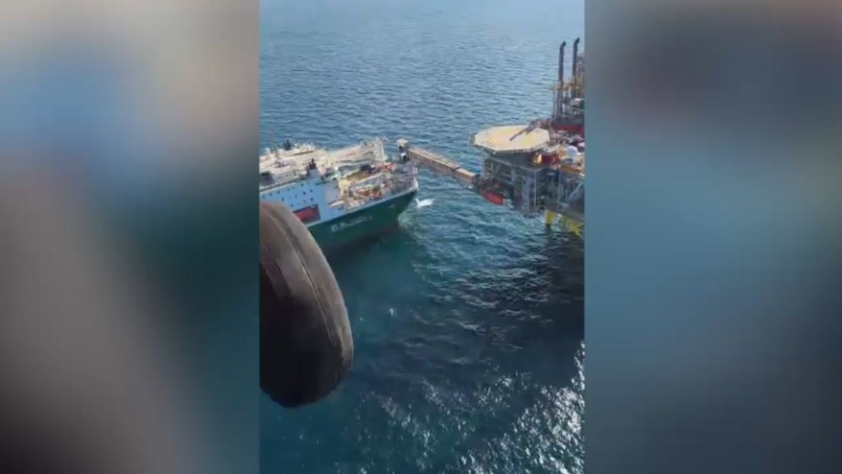 Elicopter Black Hawk a salvat o persoană de pe navă în Marea Neagră