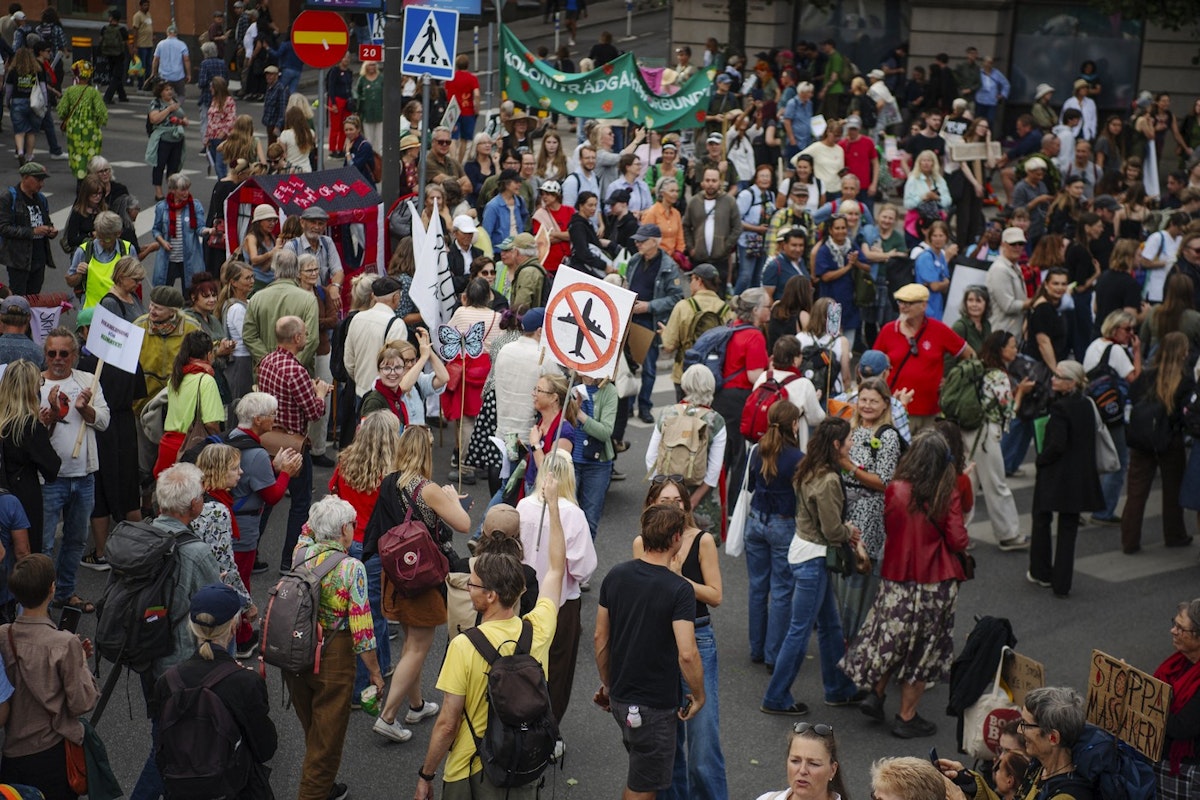 Mii de oameni protestează la Stockholm față de criza climatică înainte de alegerile generale