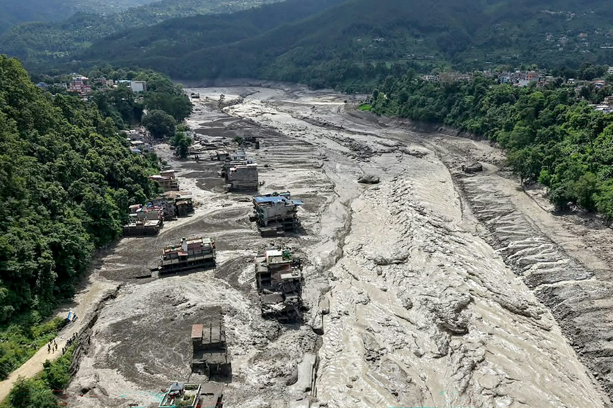Cum s-a produs viitura devastatoare din Nepal. Explicația oamenilor de știință pentru dezastrul soldat cu aproape 1.400 de victime