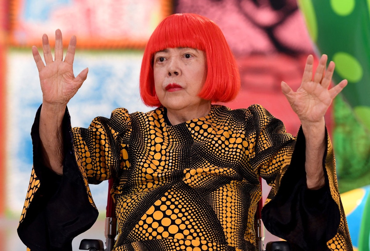 Artista japoneză Yayoi Kusama, celebră pentru operele cu buline, a murit la 97 de ani