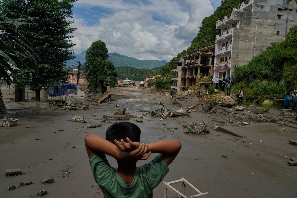 Inundații catastrofale în Nepal și Tibet după prăbușirea unui ghețar: peste 160 de morți și peste 1.300 dispăruți