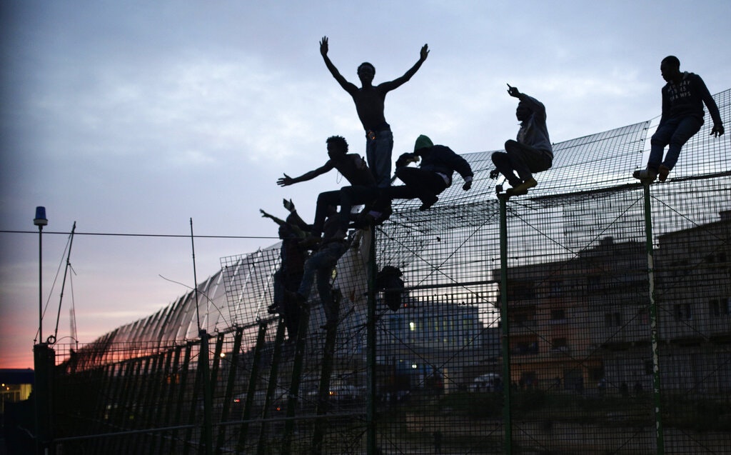 Spațiul Schengen, sub presiunea valurilor de migranți. Controalele la frontiere revin în Europa după criza din Ceuta