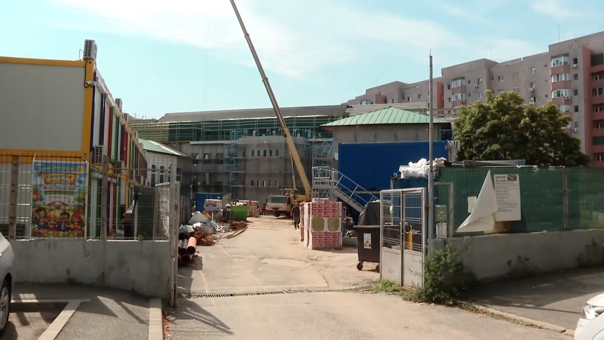 Școala începe printre bormașini și betoniere. Zeci de unități de învățământ din București sunt încă în șantier