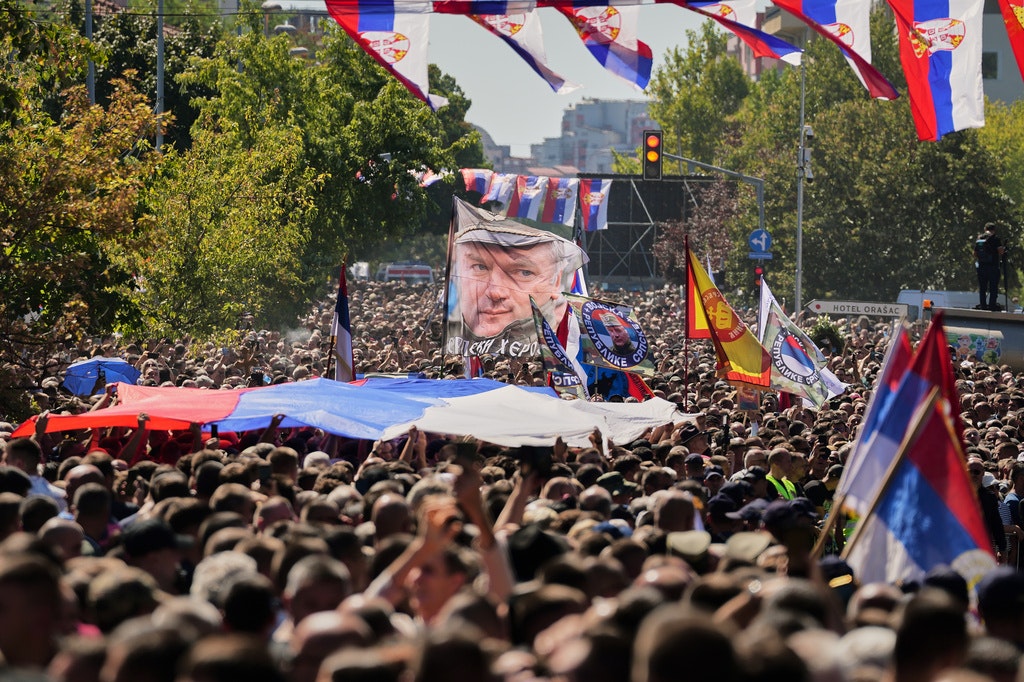 Ratko Mladic, condamnat pentru genocid, înmormântat la Belgrad cu participare largă