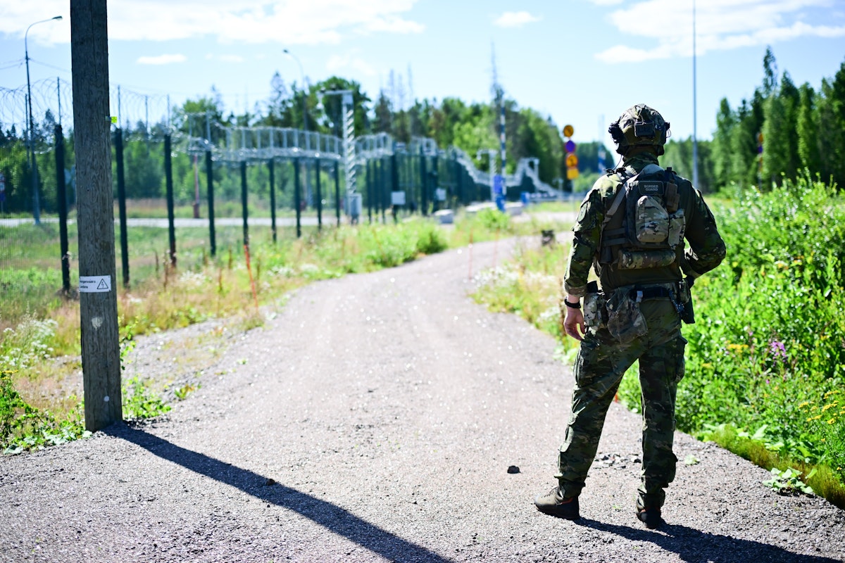 Finlanda a inaugurat un gard de 200 de kilometri la granița cu Rusia. Helsinki se teme de un „război hibrid” cu migranții