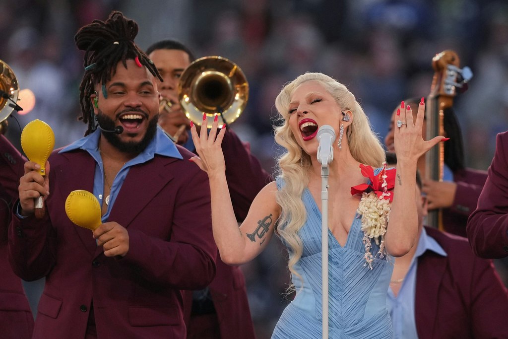 Lady Gaga confirmă nașterea copilului cu logodnicul ei