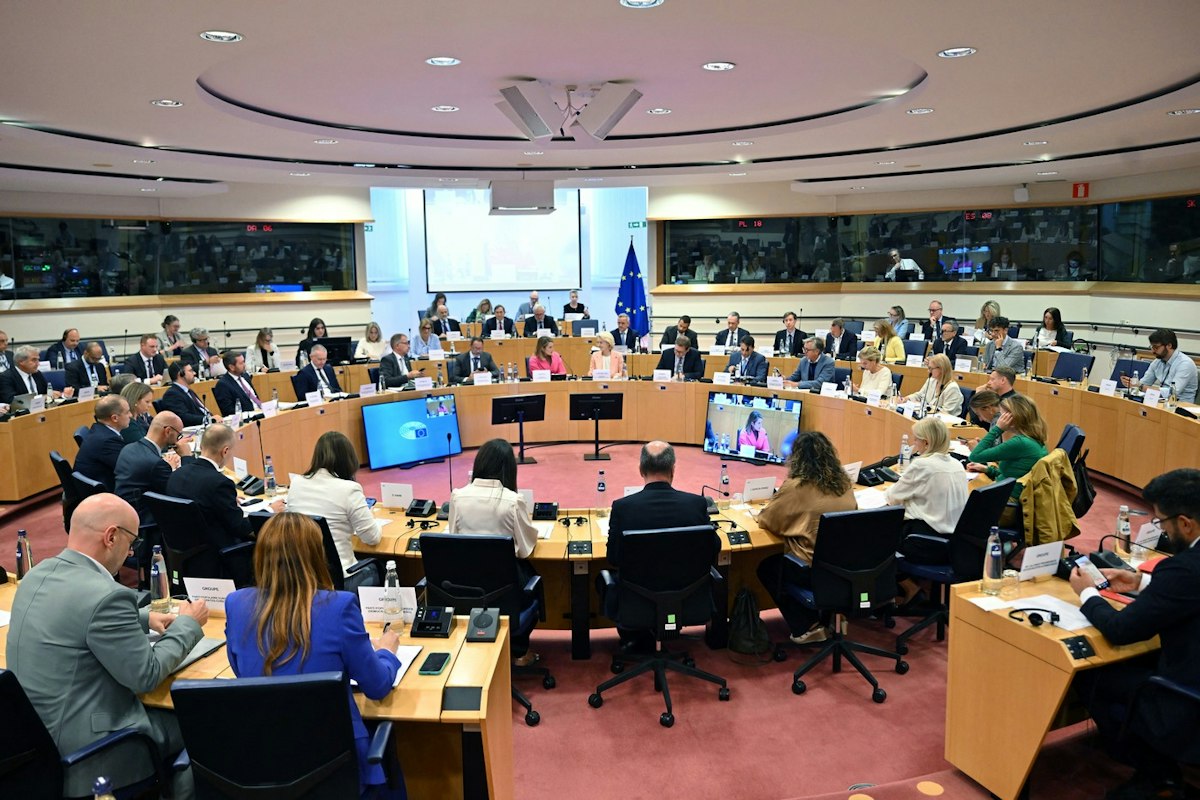 Parlamentul European acuză Rusia de atacuri hibride împotriva Europei. România, menționată în raportul privind alegerile anulate