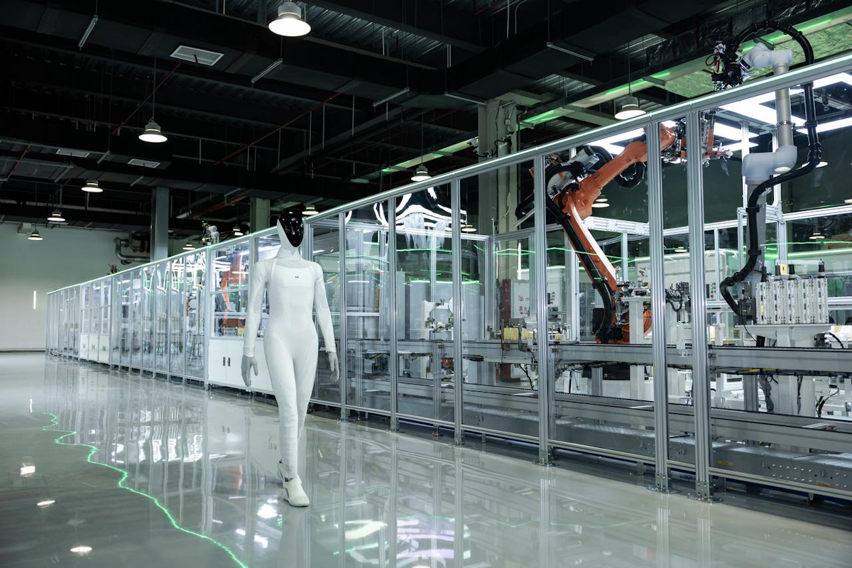 Xpeng lansează roboți umanoizi autonomi cu inteligență artificială